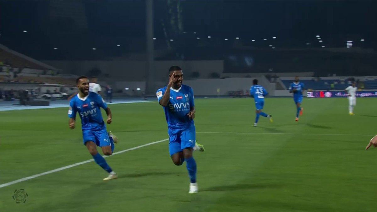 🚨عندنا راس حربة ممتاز لكننا مهملينه. مالكوم قبل قدوم ميترو لعب راس حربة و ابدع و سجل هاتريك في ابها. مالكوم كان هداف الدوري الروسي و اغلب المباريات هناك كان مركزه رأس حربة. مالكوم يا تلاعبه رأس حربة او خلف المهاجم غير كذا بتلعب ناقص لاعب.
