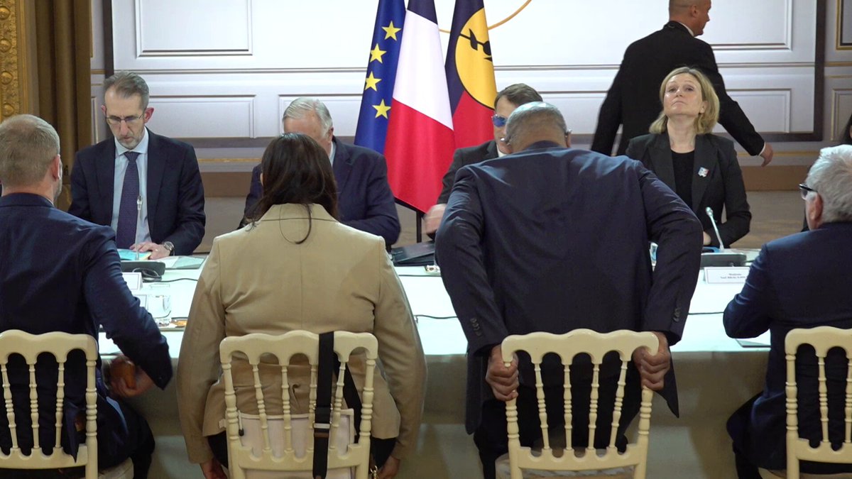 Réunion sur le devenir institutionnel de la Nouvelle-Calédonie.