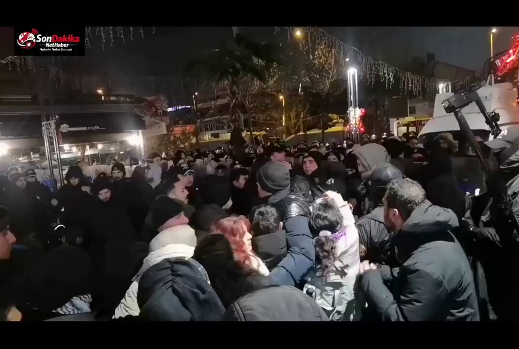 Kurds in Istanbul protesting. Mind you that the majority of people in Istanbul are Kurdish.