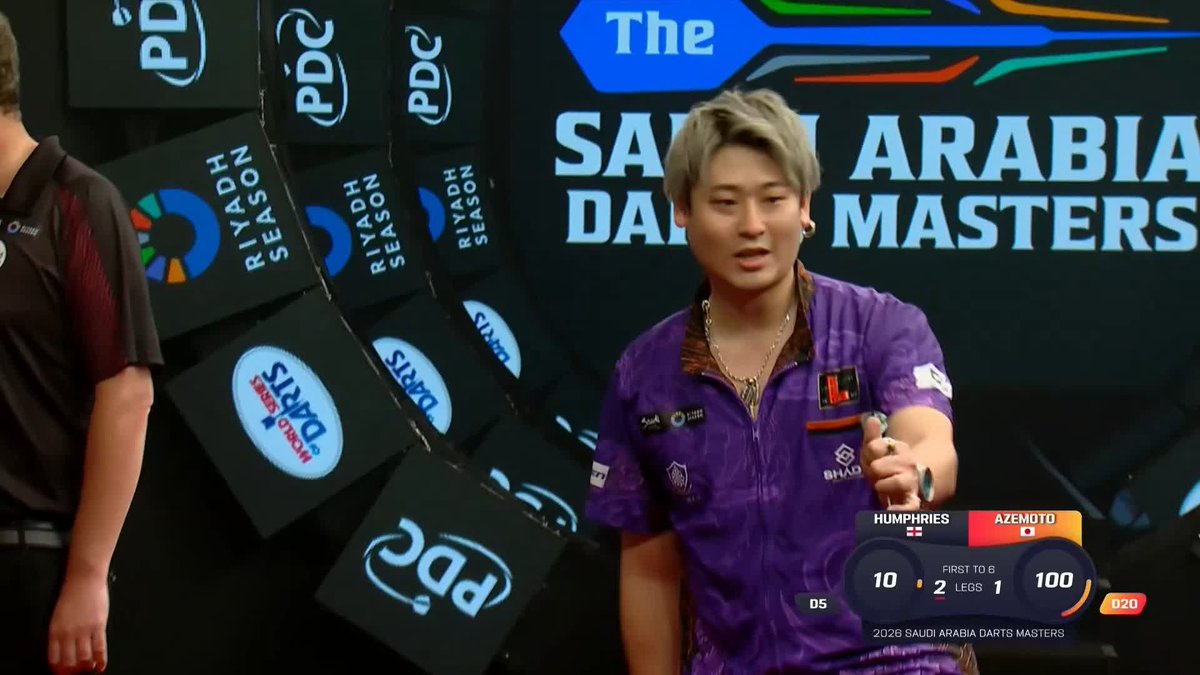AZEMOTO LEVELS! Luke Humphries misses two darts to establish a 3-1 cushion, and Ryusei Azemoto punishes to restore parity at two apiece! 📺 #RiyadhSeasonDarts | R1