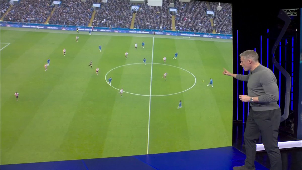 "I've never seen this before!" 🗣️ Jamie Carragher analyses Liam Rosenior’s tactics in his first game in charge against Arsenal 🔎