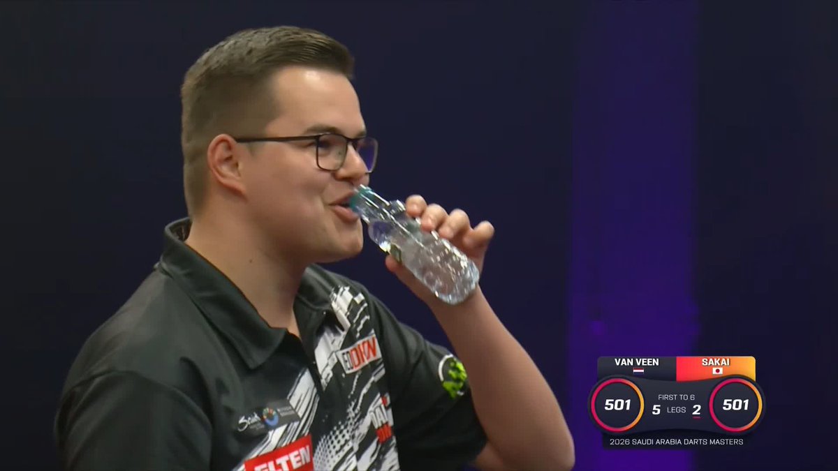VAN VEEN ONE AWAY! Gian van Veen kicks off the leg with four perfect darts, before closing out a 15-dart hold to lead Motomu Sakai 5-2! 📺 #RiyadhSeasonDarts | R1