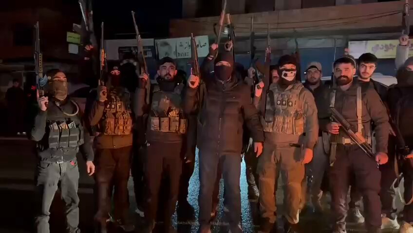 Rojava'da moraller yüksek. Sloganlar "Kurd û Kurdistan" #DefendRojava #KurdsOnAlert