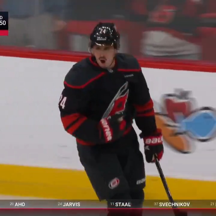 An advantageous effort from Seth Jarvis gives the Canes the lead! 🚨