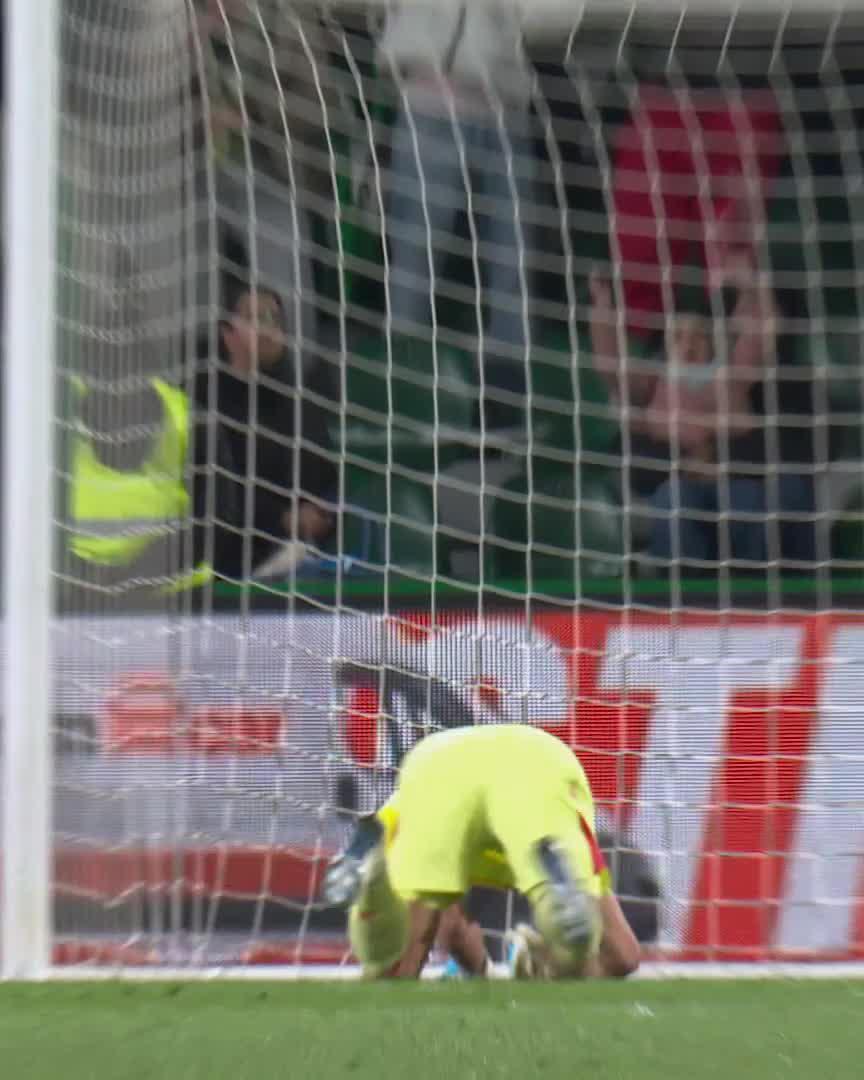 Los reflejos de Odysseas Vlachodimos. 😱 ElcheCFSevilla | LALIGAHighlights