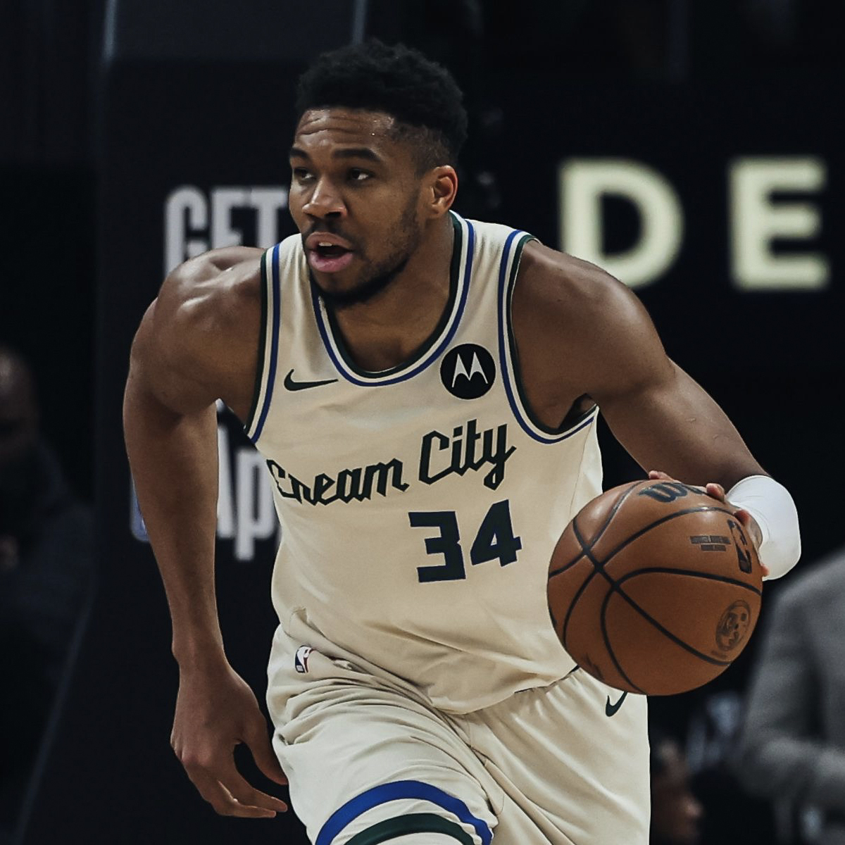 Giannis came up clutch on the road. 21 PTS | 17 REB | 6 AST | 1 STL | 1 BLK | 58 FG%