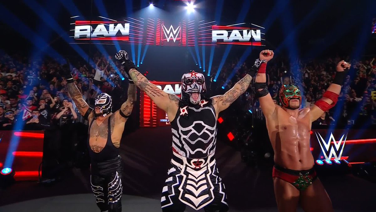 Turnabout is fair play 😏 ♛Rey Mysterio❔, Dragon Lee and PENTA EL ZERO M pick up the WIN!
