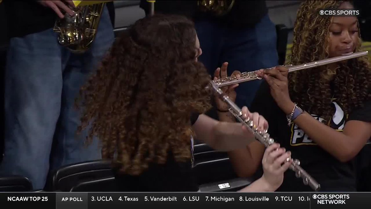 More passion, more energy... This flutist is giving EVERYTHING 🔥 VCU Basketball