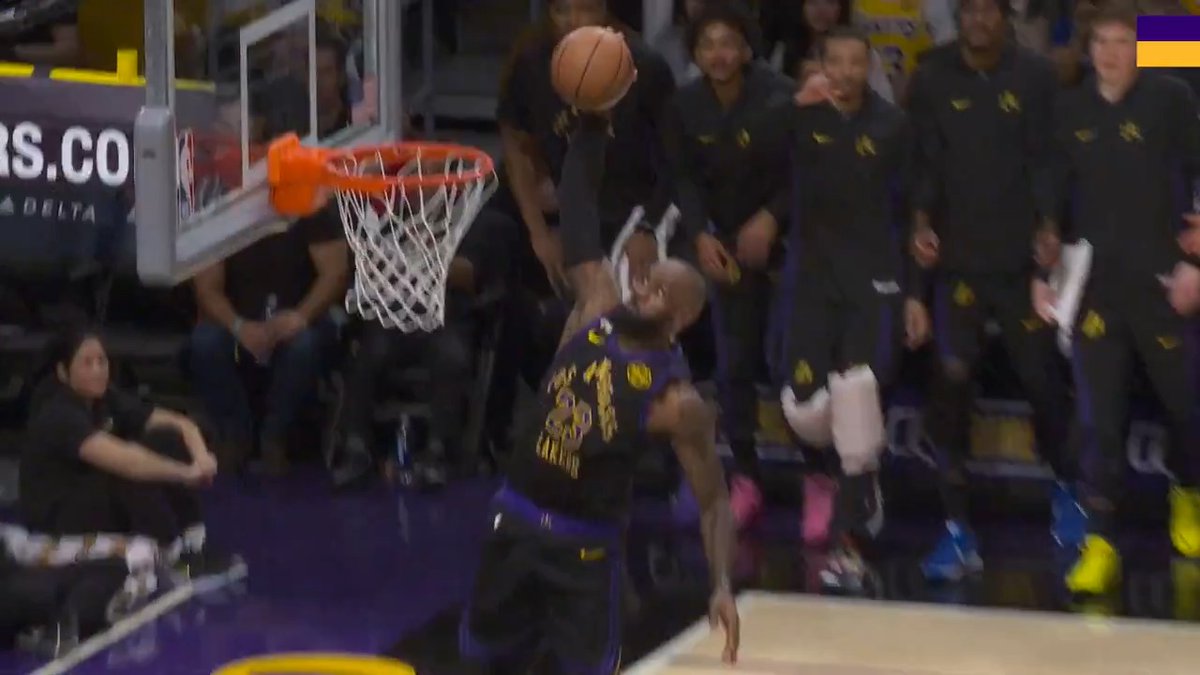 Good hoops 💪 Michelob ULTRA x #LakeShow