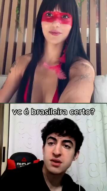 Depois de 526 anos, um tuga volta a conquistar uma indígena brasileira. Elas continuam apaixonadas pelos tugas como a primeira vez. 1 kilo de tijolos é mais pesado que 1 kilo de penas. 😁