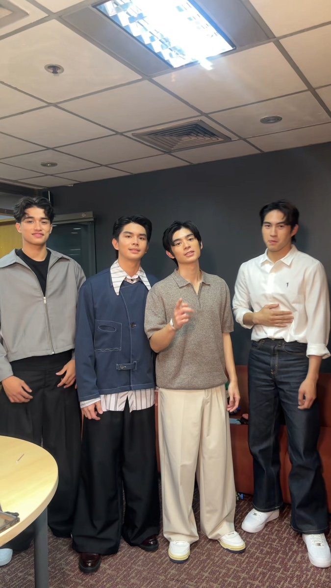 'Yung group performance pero individual 'yung grading 😆 Kanino ang "da best" sayaw para sa inyo, mga Kapuso? 👀 #GMAPBBCollab #FredMoser #RaveVictoria #JohnClifford #AntonVinzon