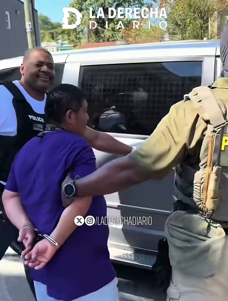 🚨🇺🇸 | BASADO: Un agente negro de ICE enfrentó a una demente de izquierda durante una operación contra inmigrantes ilegales. Zurda: Espero que tu mamá esté orgullosa de ti. Agente de ICE: Lo está.