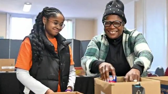 As the nation celebrates the legacy of Rev. Dr. Martin Luther King Jr., David Muir reports on the Americans helping one another – #AmericaStrong.