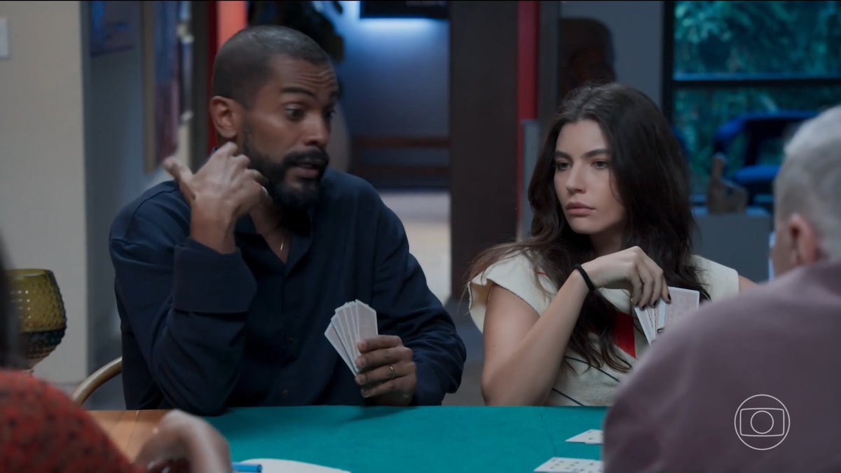 A Daphne postou os bastidores dessa cena há muito tempo. Eles estão com uma ótima frente de gravações. #Tresgraças