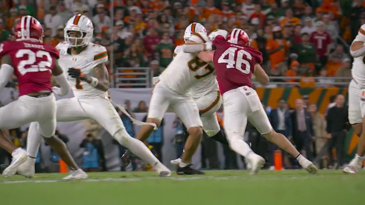 MARK FLETCHER JR. TO THE HOUSE 🏠 Canes make it a one-score game!