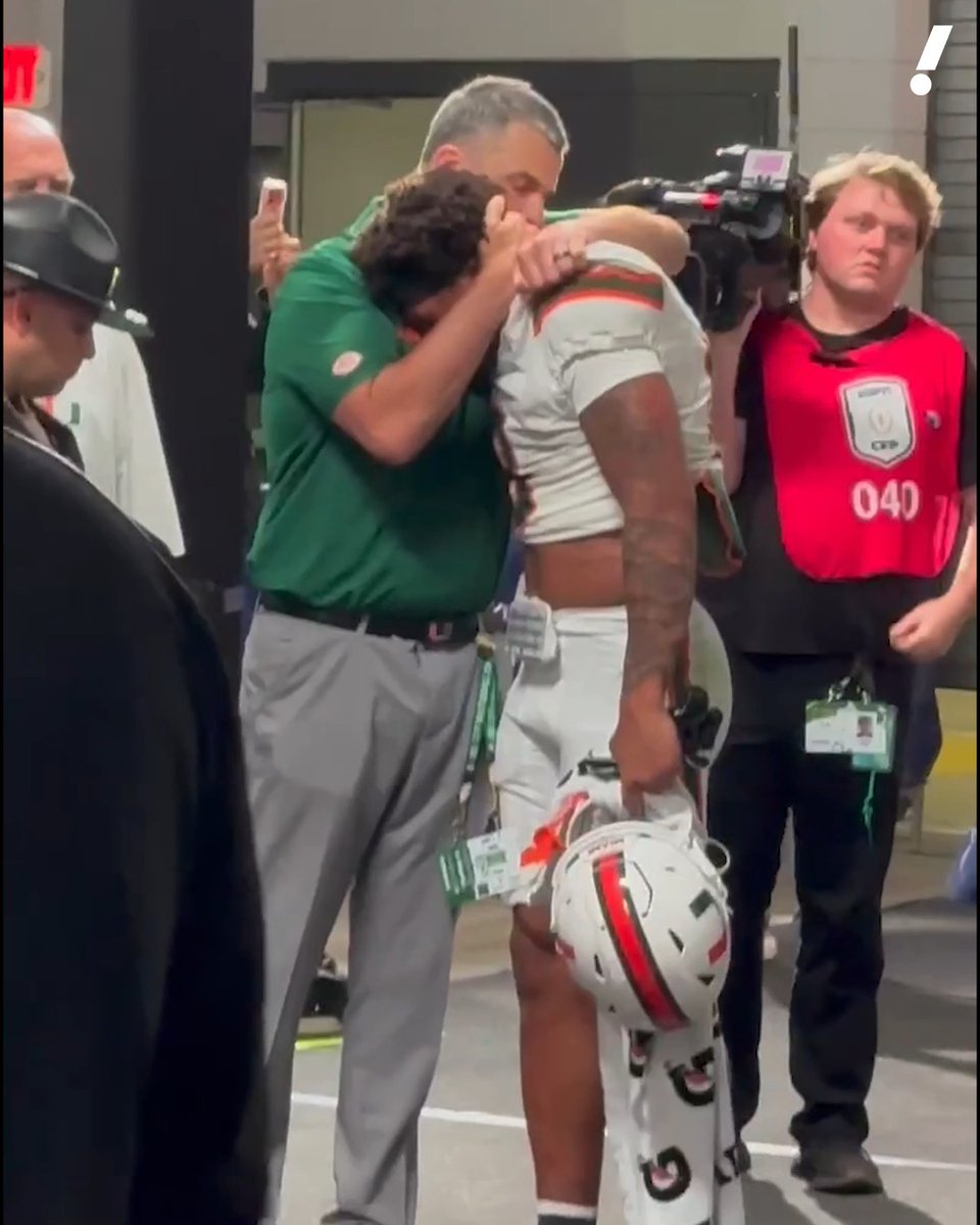 Mario Cristobal shares a moment with Jakobe Thomas following Miami’s loss to Indiana ❤️