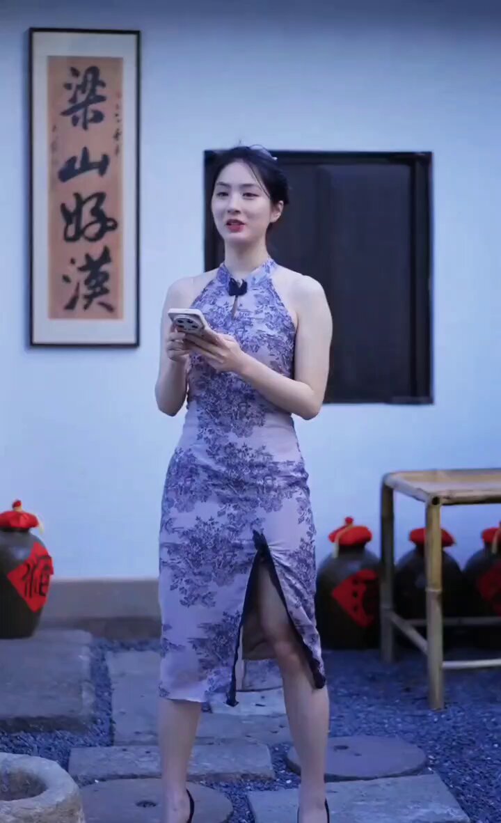 原來旗袍也可以這麽有力量感。