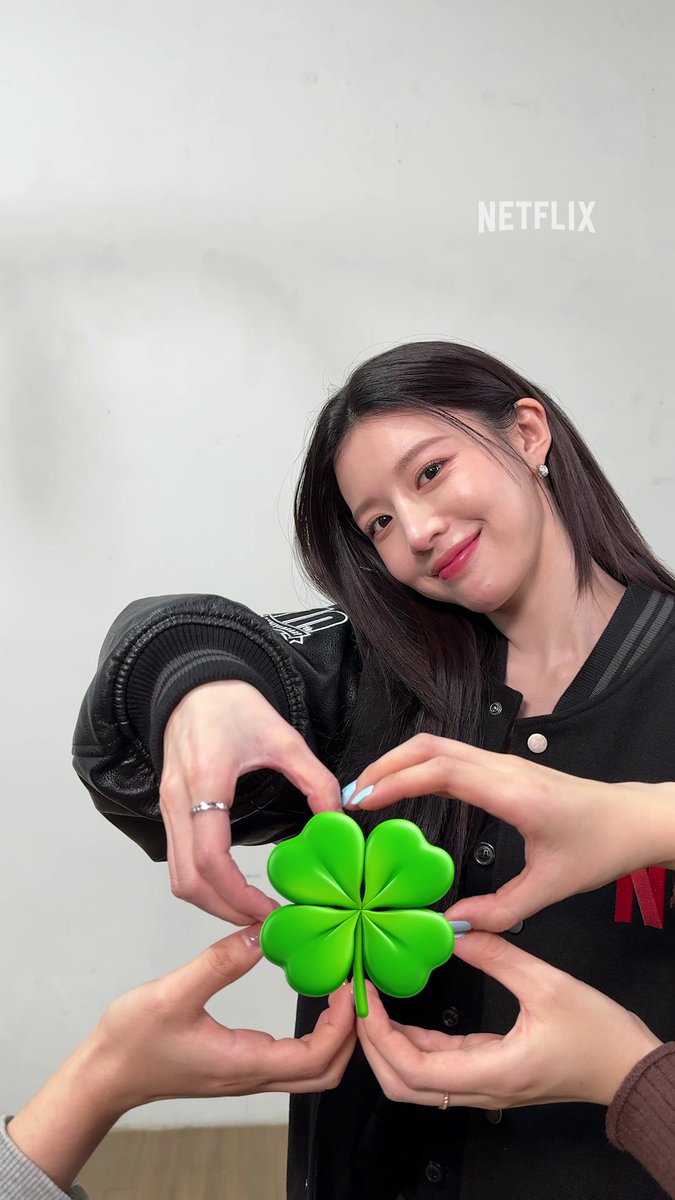 마음과 마음을 모아, 모두에게 행운을 드려요🍀 <이 사랑 통역 되나요?>, 절찬 스트리밍 중. 오직 넷플릭스에서. * 눌러서 크게 보기 *