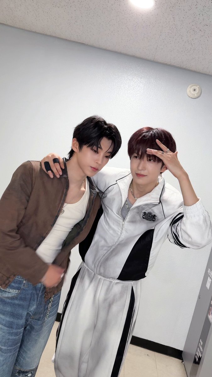 #ALPHADRIVEONE #건우 님과 스치면 #PrettyBoySwag 🤟 🔗 🔗 🔗 #idntt #아이덴티티 #アイデンティティ #unevermet #김도훈 #kimdohun #GEONWOO