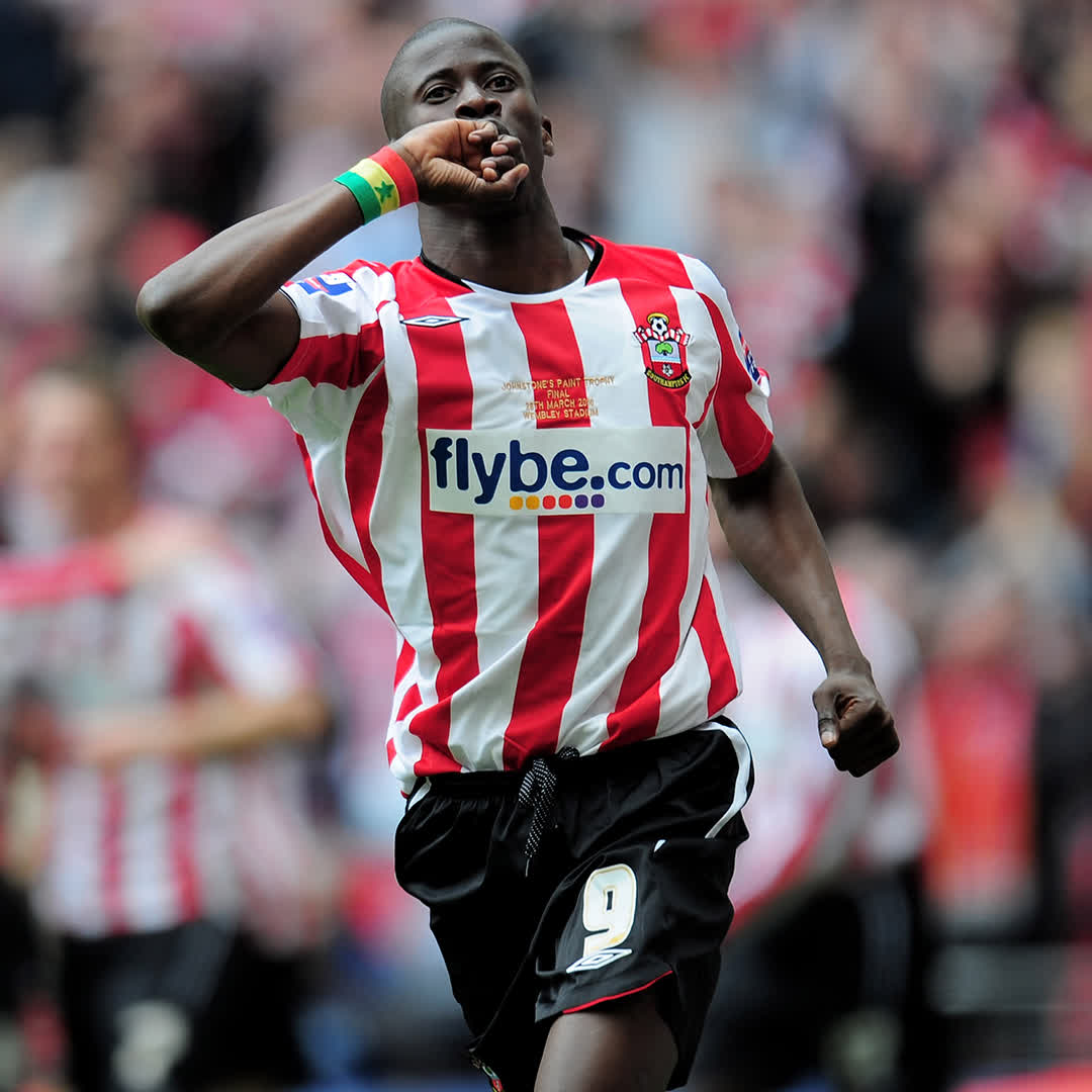 Happy 42nd birthday to Papa Waigo 🎉 The Senegalese striker scored five goals for Southampton during his loan spell from Fiorentina, including this strike in the club’s Johnstone’s Paint Trophy victory #saintsfc