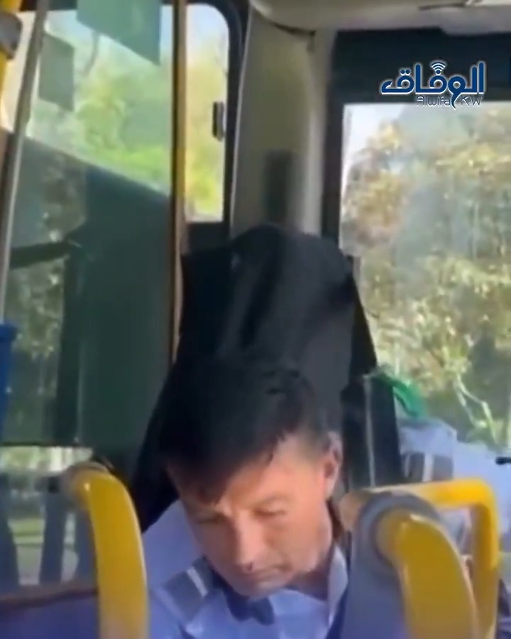 في بوغاتا بـ #كولومبيا.. سائق حافلة أصيب بغيبوبة سكر فاعتقدت #الشرطة أنه سكران.. فأخرجوه بالقوة من الحافله وأهانوه واعتقلوه