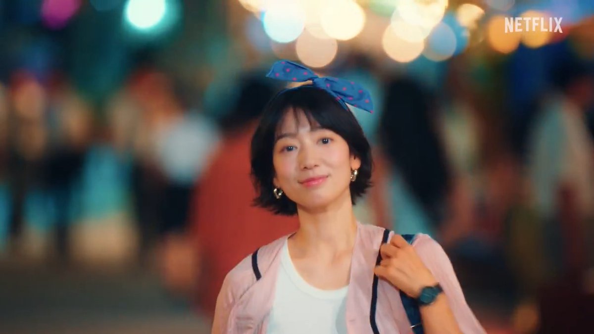 when you’re a 30 year old who needs to go undercover as a 20 year old, the right hairstyle will make ALL the difference! Undercover Miss Hong is now playing! #UndercoverMissHong #ParkShinHye #YUNA