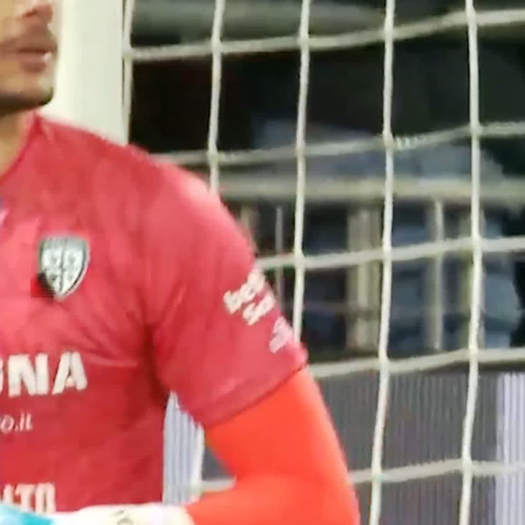حارس إيطالي عملاق 🌟 قفازات كابريلي ساهمت في الخروج بشباك نظيفة لـ كالياري أمام يوفنتوس 🧤🔥 اشترك الآن 📺 #الكالتشيو_على_شاشا
