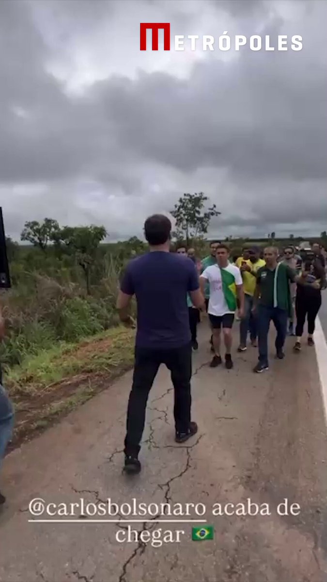 ➡️ Carlos Bolsonaro se une a Nikolas na "caminhada pela liberdade" Ato organizado pelo deputado Nikolas Ferreira pede a liberdade de Jair Bolsonaro e dos presos pelos atos de 8 de janeiro de 2023