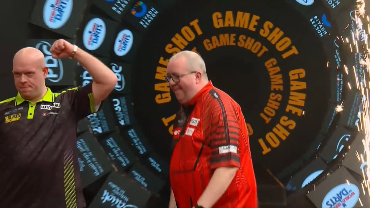 127 AND GAME! 🔥 Michael van Gerwen seals the deal in style! The Dutchman overcomes Stephen Bunting in a scrappy affair to confirm his place in the semi-finals! 📺 #RiyadhSeasonDarts | QF