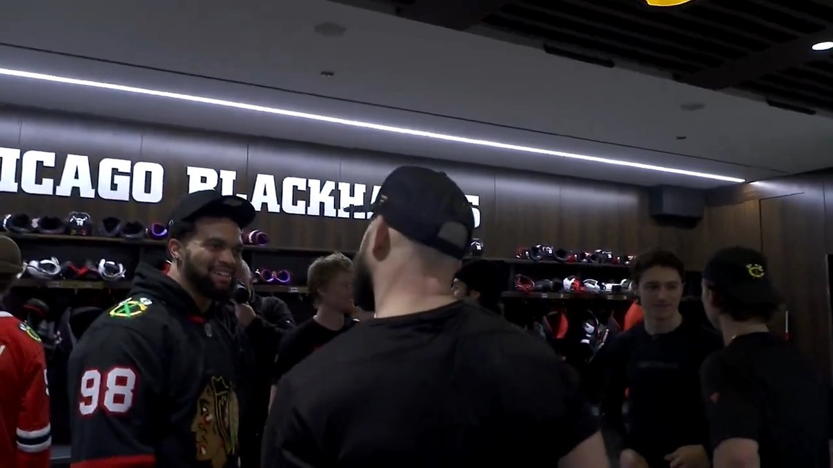 There's no place like Chicago ❤️ Caleb Williams &amp; PCA hung with the Hawks in the locker room postgame 🤝