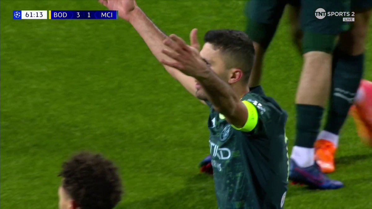 Man City are 3-1 down and now down to 10 men after Rodri picks up a second yellow 🤯 📺 TNT Sports &amp; discovery+ UK