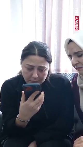Cumhurbaşkanı Erdoğan, bıçaklanarak öldürülen 17 yaşındaki Atlas Çağlayan'ın ailesiyle telefonda görüştü. 📌"Atlas beni kalpten yaraladı. Bu işin sonuna kadar takipçisiyiz, peşindeyiz…"