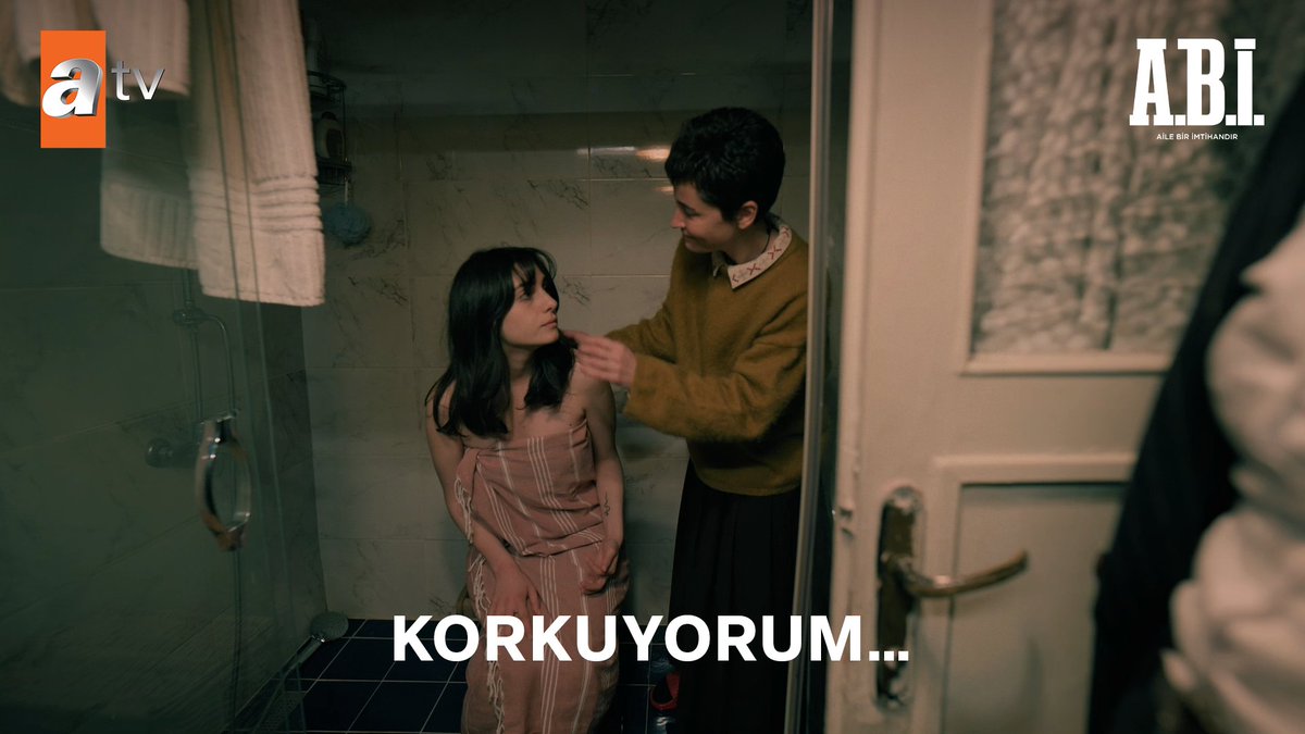 Mahinur, Melek’in korkusunu gidermek için kendi elleriyle yıkıyor… #AbiDizisi atv