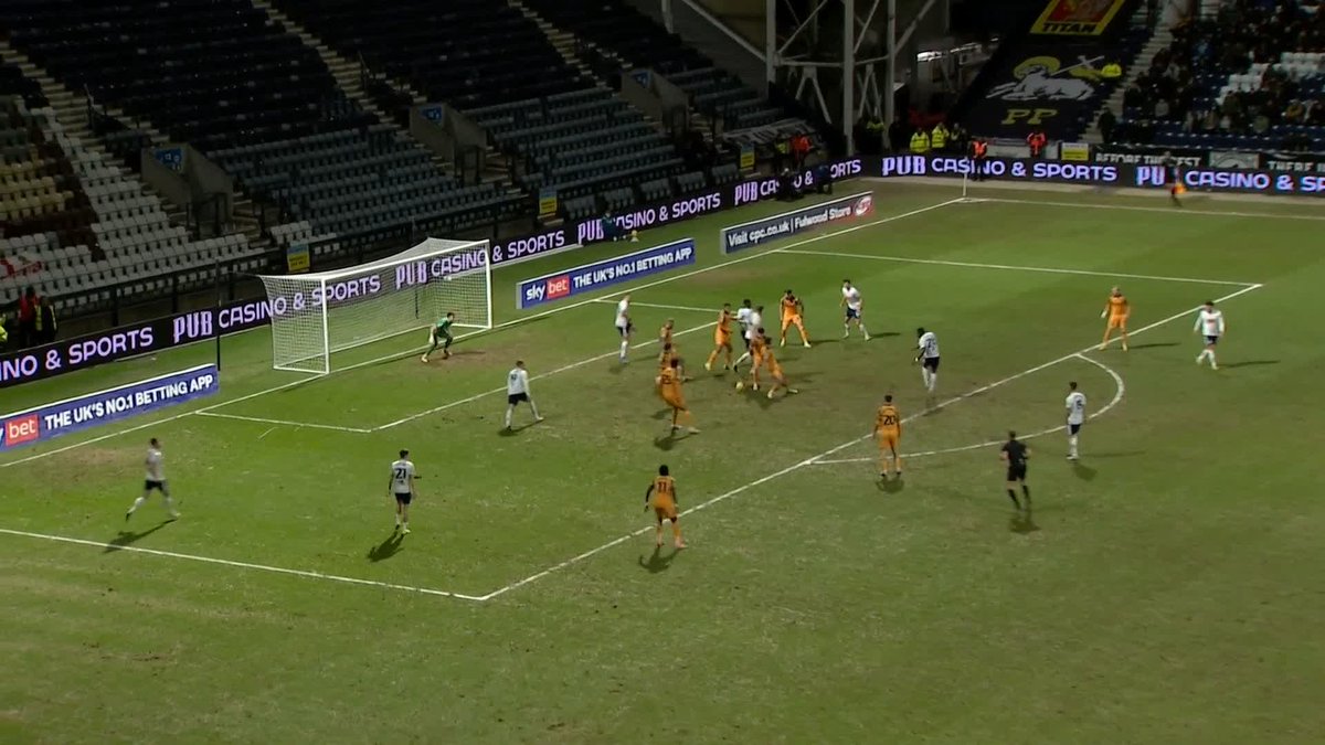 David Akintola flies down the right and squares it to Liam Millar to finish the counter-attack for Hull City ⚡️