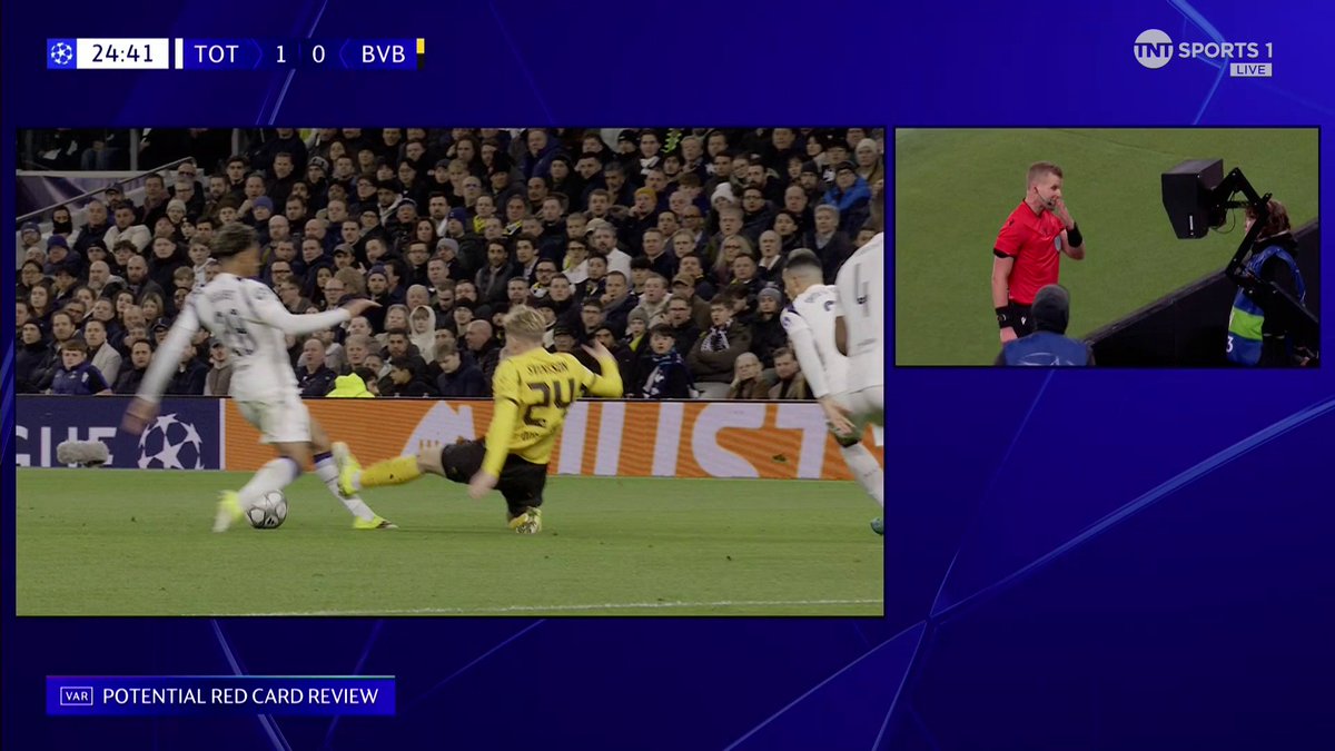 Svensson is shown a straight red card for Dortmund after a VAR review 🟥 TNT Sports &amp; discovery+ UK