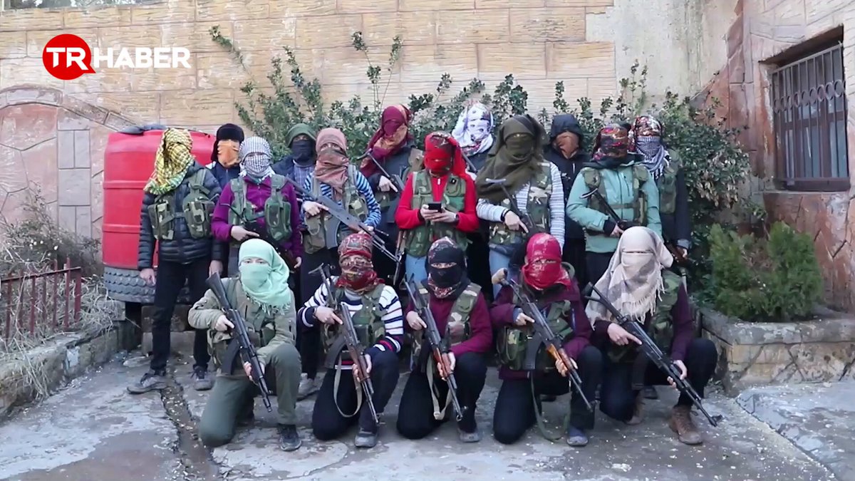YPG içindeki komünist yabancı kadın militanlar dünyaya seslendiler: "Halk sosyalizminin, kadın özgürlüğünün, ekolojik yaşamın ve enternasyonalizmin gerçek inananları ve savunucuları olarak, Rojava'nın IŞİD ve HTŞ gibi faşist gruplar tarafından saldırıya uğradığını ilan ediyoruz. Rojava sadece bir bölge değil, sadece insanlar değil, insanlığın tam özgürlüğüne olan ortak inançtır. Bu, yüzyılımızın devrimi. Gelin birlikte tarih yazalım."