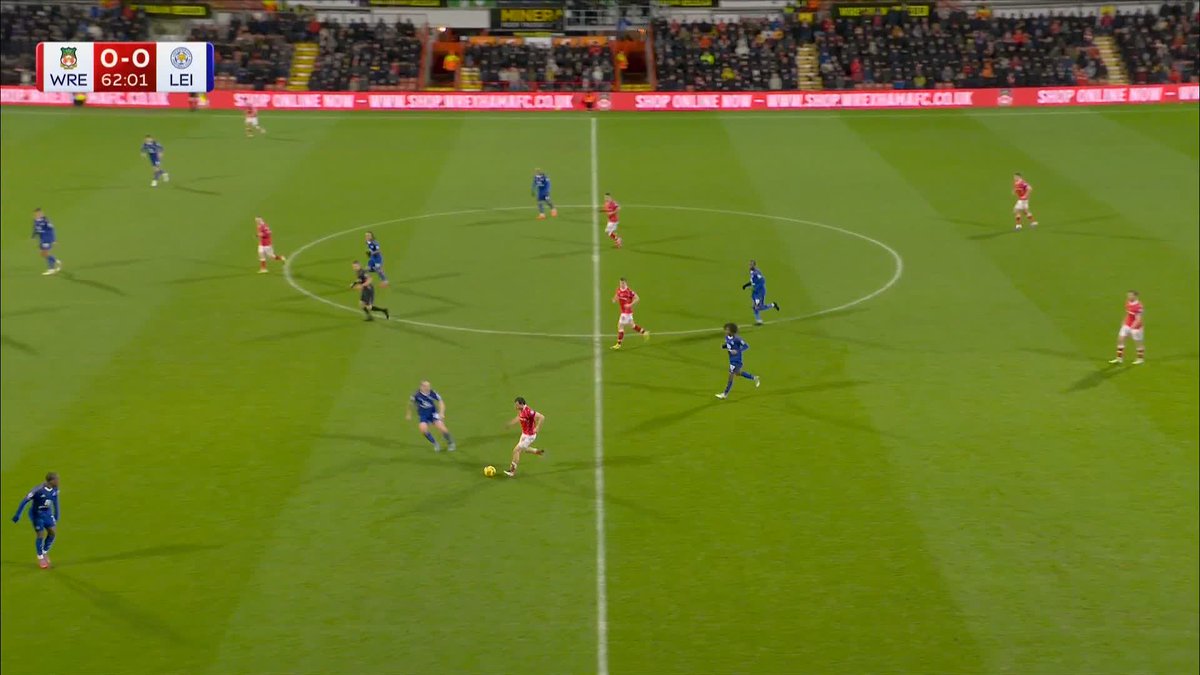 Wrexham have taken the lead against Leicester thanks to Lewis O'Brien 💥
