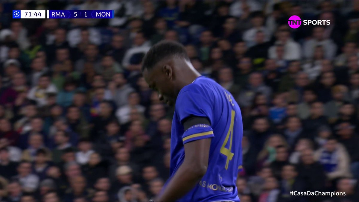 Impressionante a necessidade que o Real Madrid tem der querer tomar gol todo jogo. Olha essa merda.