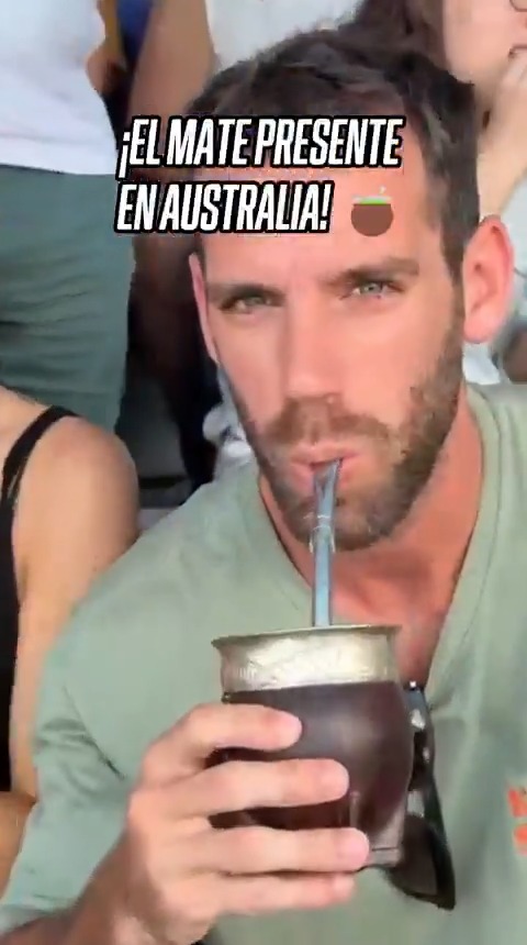 No es normal esto. Todos consumiendo en los bares, tomando tragos caros, comprando comida en los stands, llegan los cirujas y pelan el mate. Esta mierda es lo mismo que cuando los bolivianos y mascan coca. Vayan con ellos y los árabes con su nargilue.