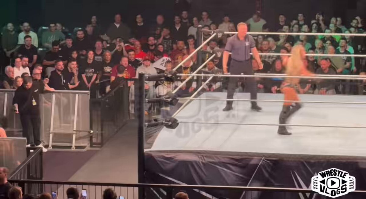 liv telling the crowd to kiss her ass 😭