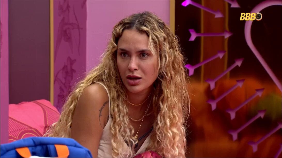 Sarah e Sol comentam sobre a expulsão da Ana Paula no BBB 16. Sarah disse que Ana Paula saiu escorraçada da Fazenda.