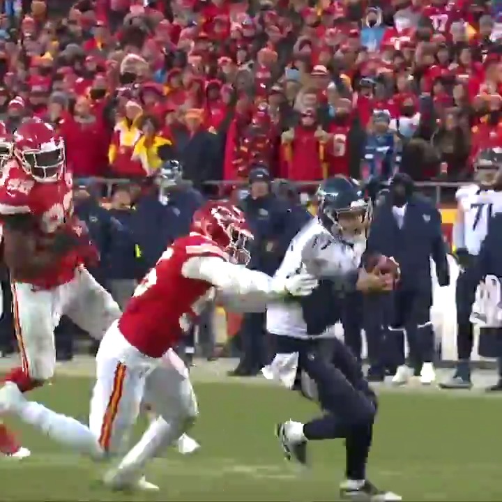 Playoff Frank Clark was a monster 🦈 All time sack leader for the #Chiefs in the postseason 🔥 12 games played Sacks | 10.5 AFC Divisional vs Houston 3.0 sacks AFC Championship vs Buffalo 2.0 sacks #ChiefsKingdom