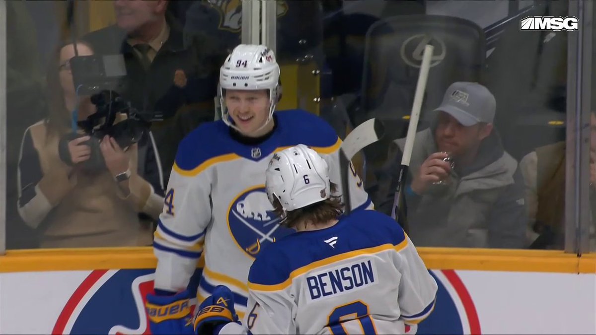 KONSTA HELENIUS, YOU HAVE YOUR FIRST NHL GOAL! 🎉