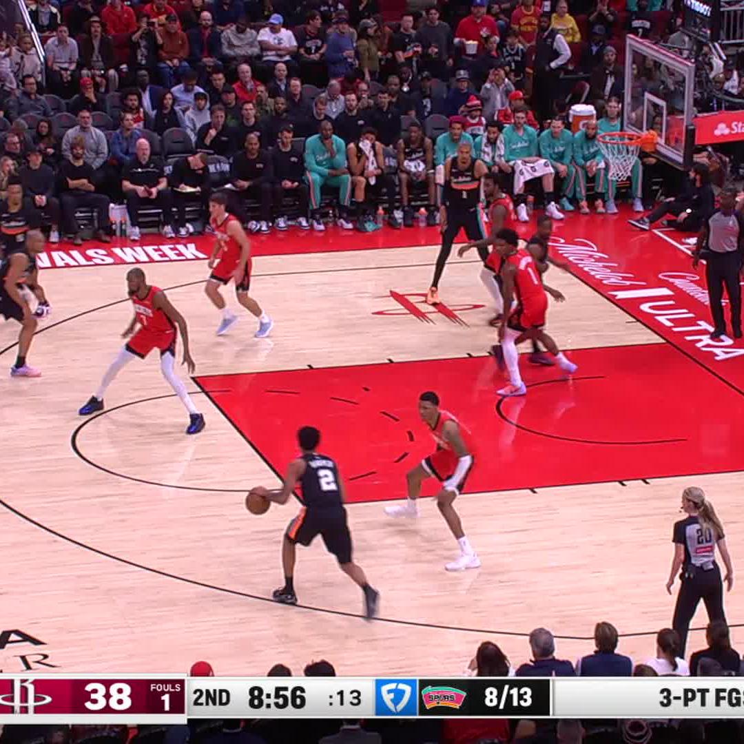 Victor Wembanyama qui fait une Kevin Durant sur Kevin Durant