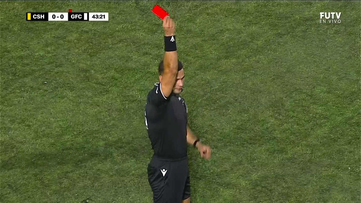 ⏰ 43’ Otra expulsión y Guadalupe se queda con 9 hombres en cancha.