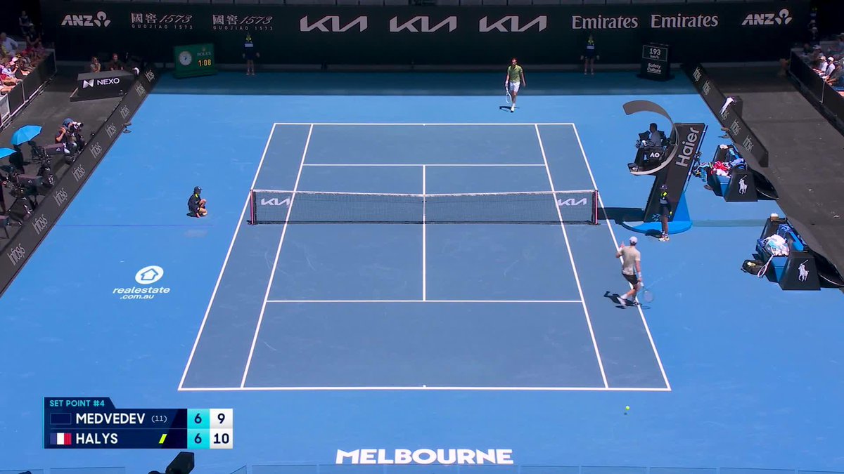 One hour, eight minutes - and it’s Halys! He takes the first set 7-6(9) against Medvedev on JCA. #AO26