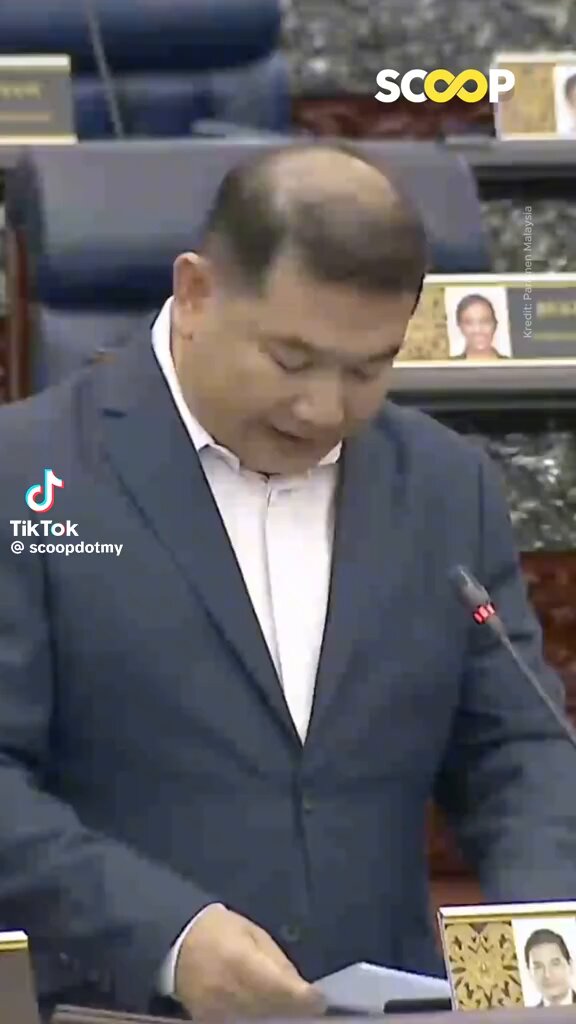 Ahli politik yang memperjuangkan polisi baik kepada rakyat Malaysia akan sentiasa dikenang. Dia x rugi pun jika dibuang parti sebab parti politik sentiasa bertukar dalam sistem demokrasi. Yang rugi adalah orang yang memilih si bodoh, baghal &amp; bahlul untuk menjadi ahli politik.