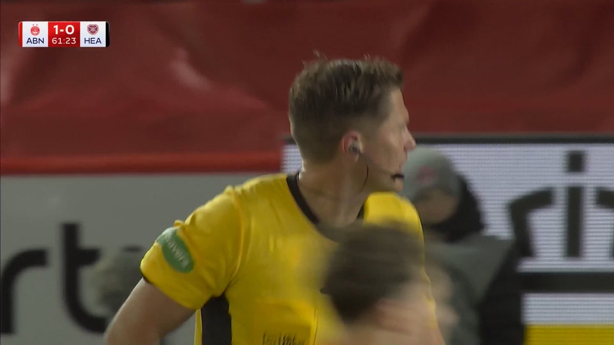 Quality execution from the referee😂😂😂