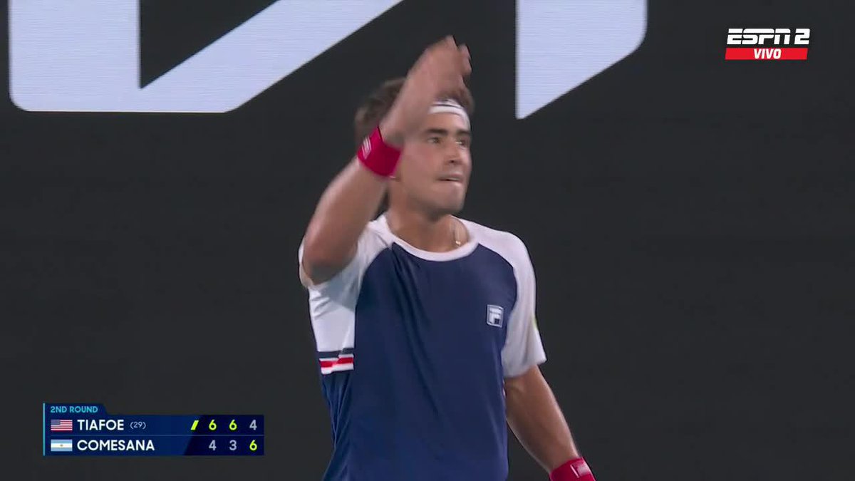 ¡QUE NADIE SE MUEVA! 🍿💥 Comesaña manda el duelo ante Tiafoe al cuarto set. 👊 📺 Mirá el #AO26 en el Plan Premium de Disney Plus.
