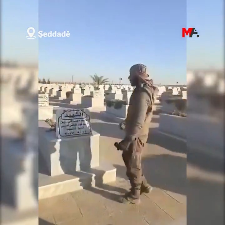 HTŞ-DAİŞ'İN MEZARLIĞA SALDIRI GÖRÜNTÜSÜ 🔴DAİŞ'e karşı mücadelede yaşamını yitirenlerin mezarları tahrip edildi 🔴Mezar taşları yıkılan kişilerin QSD'li Arap savaşçılar olduğu öğrenildi